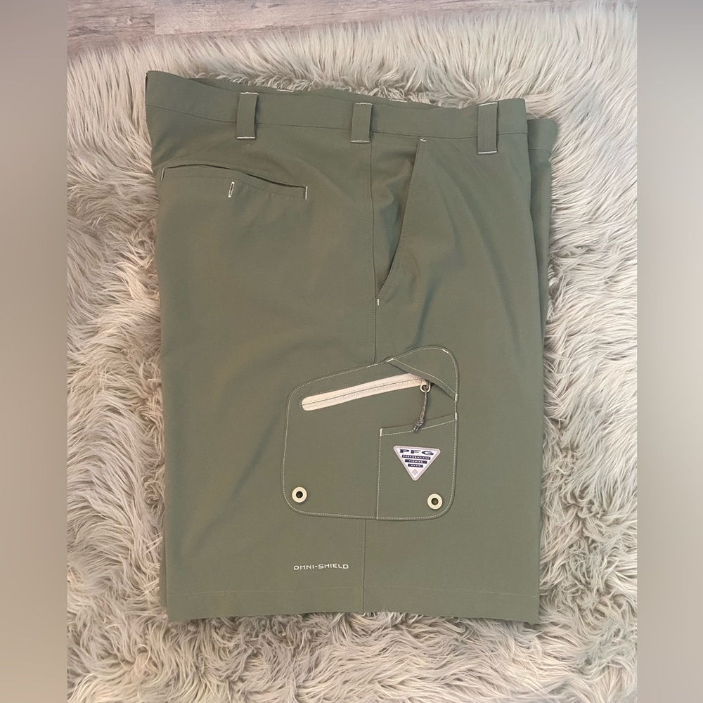 OMNI-SHIELD COLUMBIA MENS SHORTS SIZE 44 NWOT